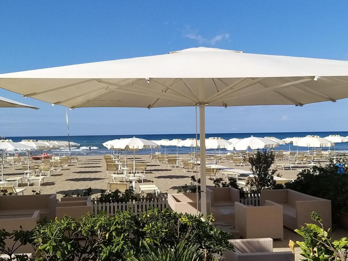 Aqua Boutique Hotel Кастильоне дела Пеская Екстериор снимка
